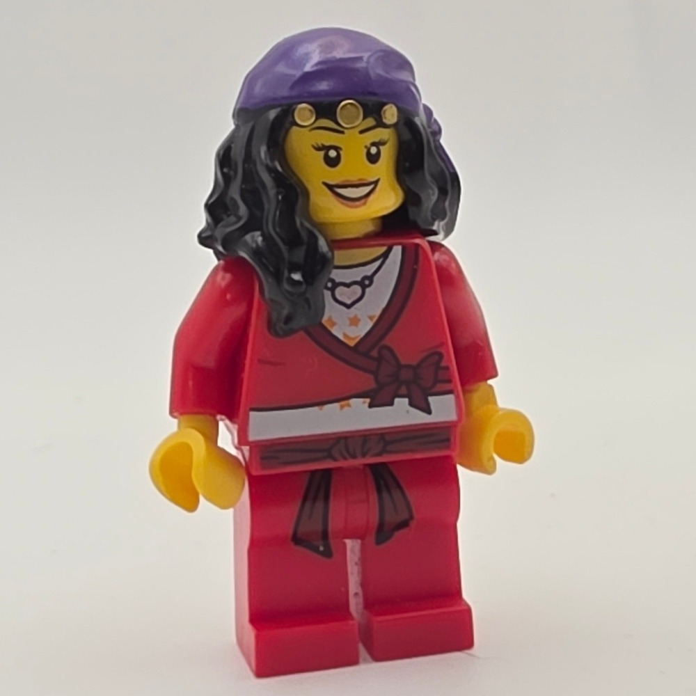 LEGO Minifigure Red Excellent Series 9 Fortune Teller Head Red Heart Shirt Torso